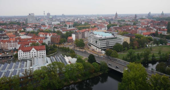 Bild 7: Blick vom Dach eines der Kesselhäuser über Hannover, Heizkraftwerk Linden